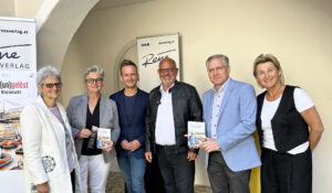 V. l. n. r.: Ingrid Bogner (Weingut Kreuzschneider), 1. Vizebürgermeisterin der Stadt St. Veit an der Glan Silvia Radaelli, René Puglnig (René Verlag), Bruno Kelz (Autor), Bürgermeister der Stadt St. Veit an der Glan Ing. Martin Kulmer und Beate Feichter (Leitung Stadtbücherei).